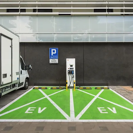 Central Park Z Balkonem I Parkingiem By Renters Prestige 브로츠와프