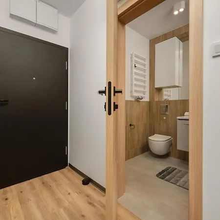 Central Park Z Balkonem I Parkingiem By Renters Prestige * 브로츠와프