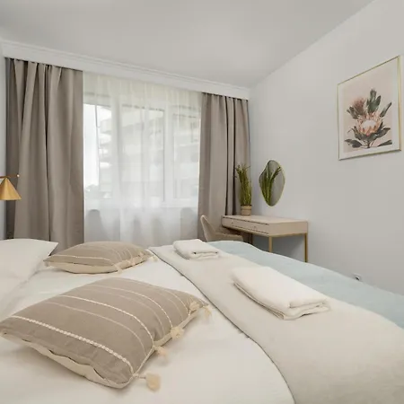 Central Park Z Balkonem I Parkingiem By Renters Prestige 아파트 브로츠와프