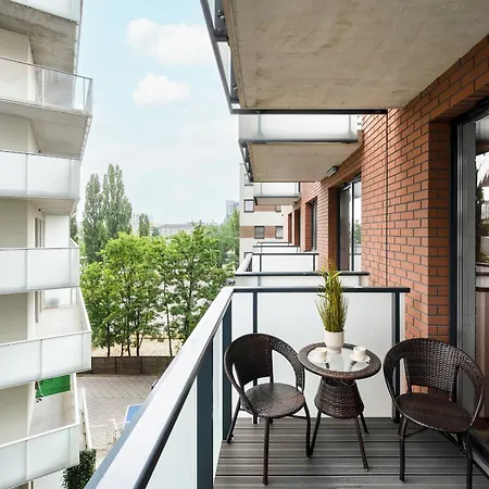 Central Park Z Balkonem I Parkingiem By Renters Prestige 아파트 브로츠와프