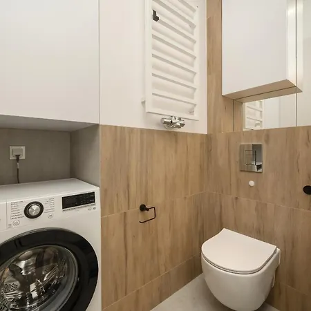 Central Park Z Balkonem I Parkingiem By Renters Prestige Wroclaw