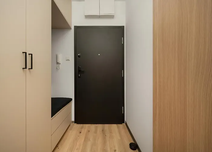 Central Park Z Balkonem I Parkingiem By Renters Prestige ヴロツワフ