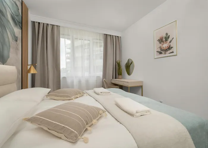 Central Park Z Balkonem I Parkingiem By Renters Prestige アパート ヴロツワフ