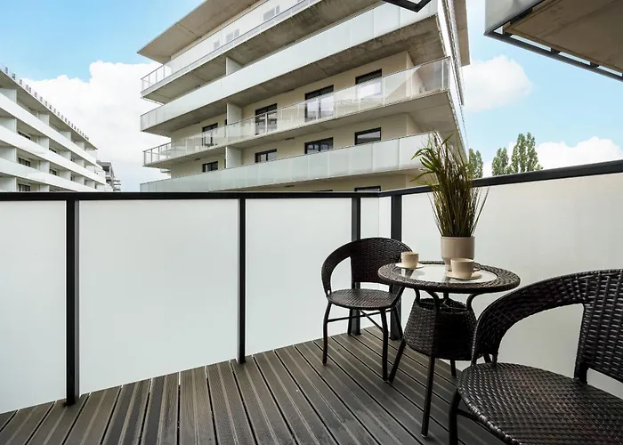 Central Park Z Balkonem I Parkingiem By Renters Prestige * ヴロツワフ