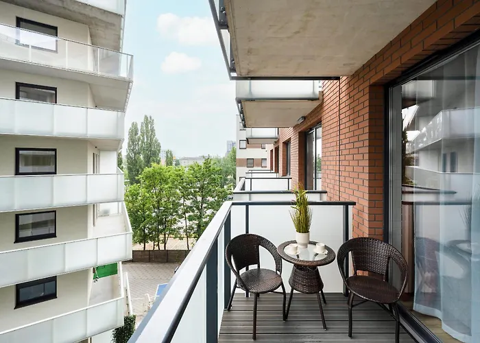Central Park Z Balkonem I Parkingiem By Renters Prestige アパート ヴロツワフ